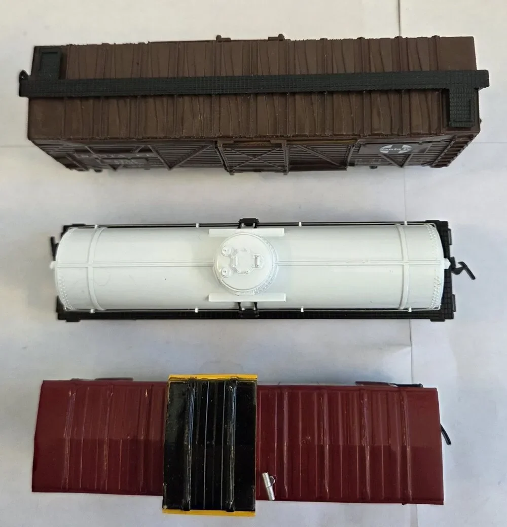 Bachmann HO Scale Santa Fe Freight Cars Lot –Stock Car Tank Car Caboose w/ Boxes